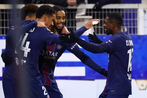 Paris Saint-Germain vence em Auxerre e pressiona Lens na frente da Liga francesa